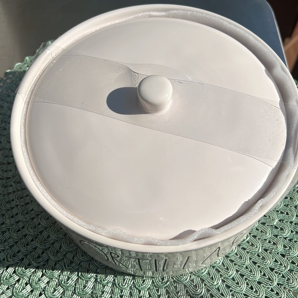 Rae Dunn TORTILLAS Warmer Ceramic- dishwasher and Microwave safe 8” diameter - Picture 4 of 6